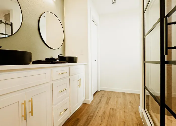 Holiday home Cozy Downtown 10 Mins To Pcola
