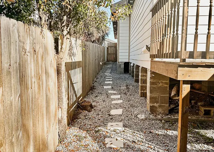 Cozy Downtown 10 Mins To Pcola Holiday home Pensacola