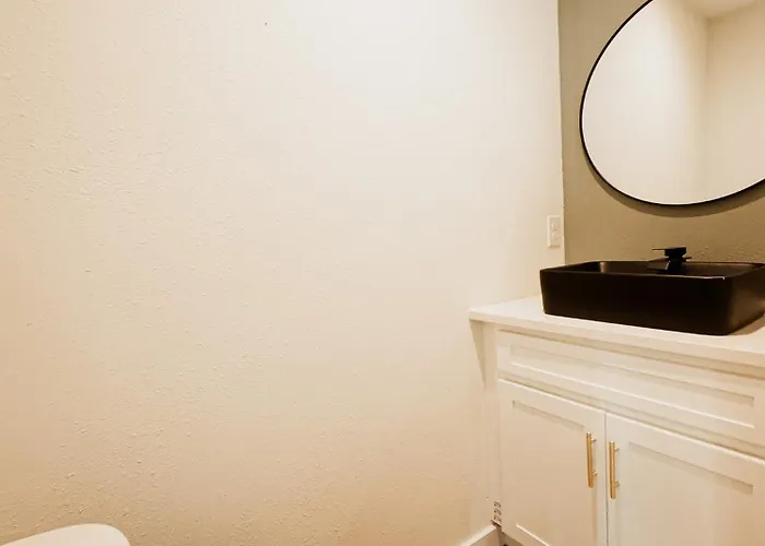 Cozy Downtown 10 Mins To Pcola Holiday home