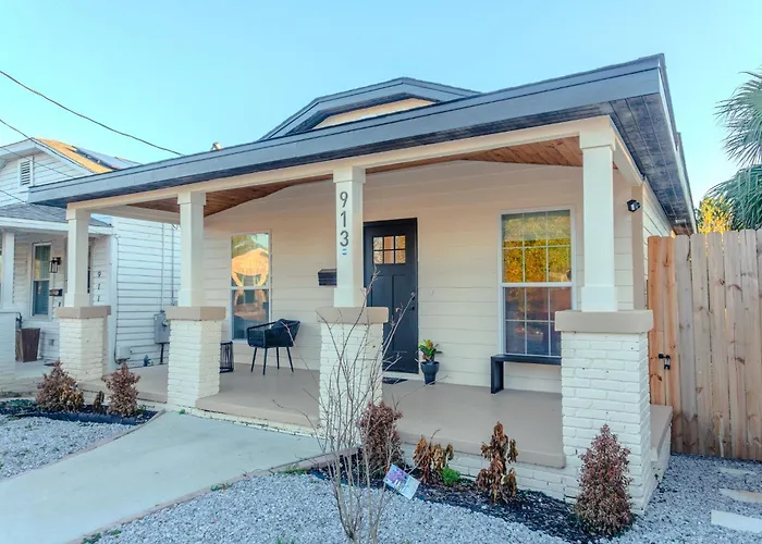 Cozy Downtown 10 Mins To Pcola Holiday home Pensacola