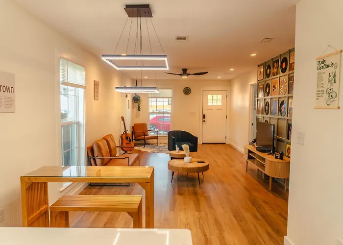 Holiday home Cozy Downtown 10 Mins To Pcola