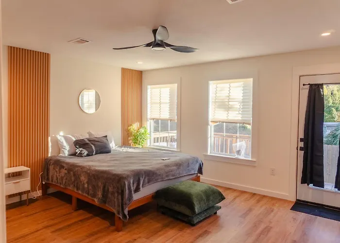 Cozy Downtown 10 Mins To Pcola Holiday home *